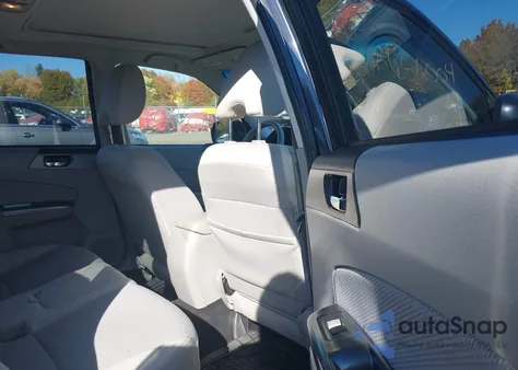 2011 Subaru Forester 2.5X Premium z USA, uszkodzony, nr VIN JF2SHADC9BH709950